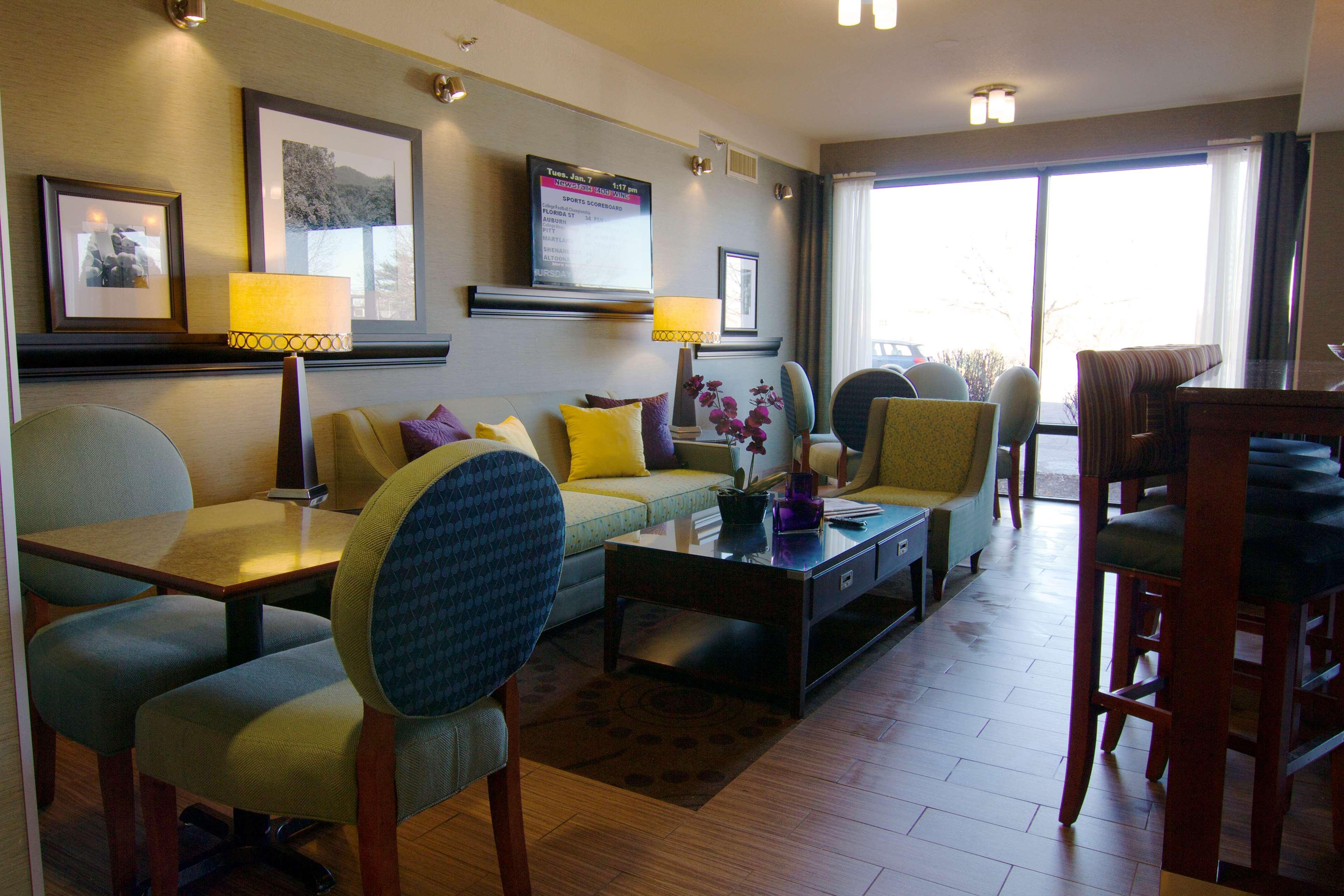 Hampton Inn Winchester-University/ Mall מראה חיצוני תמונה