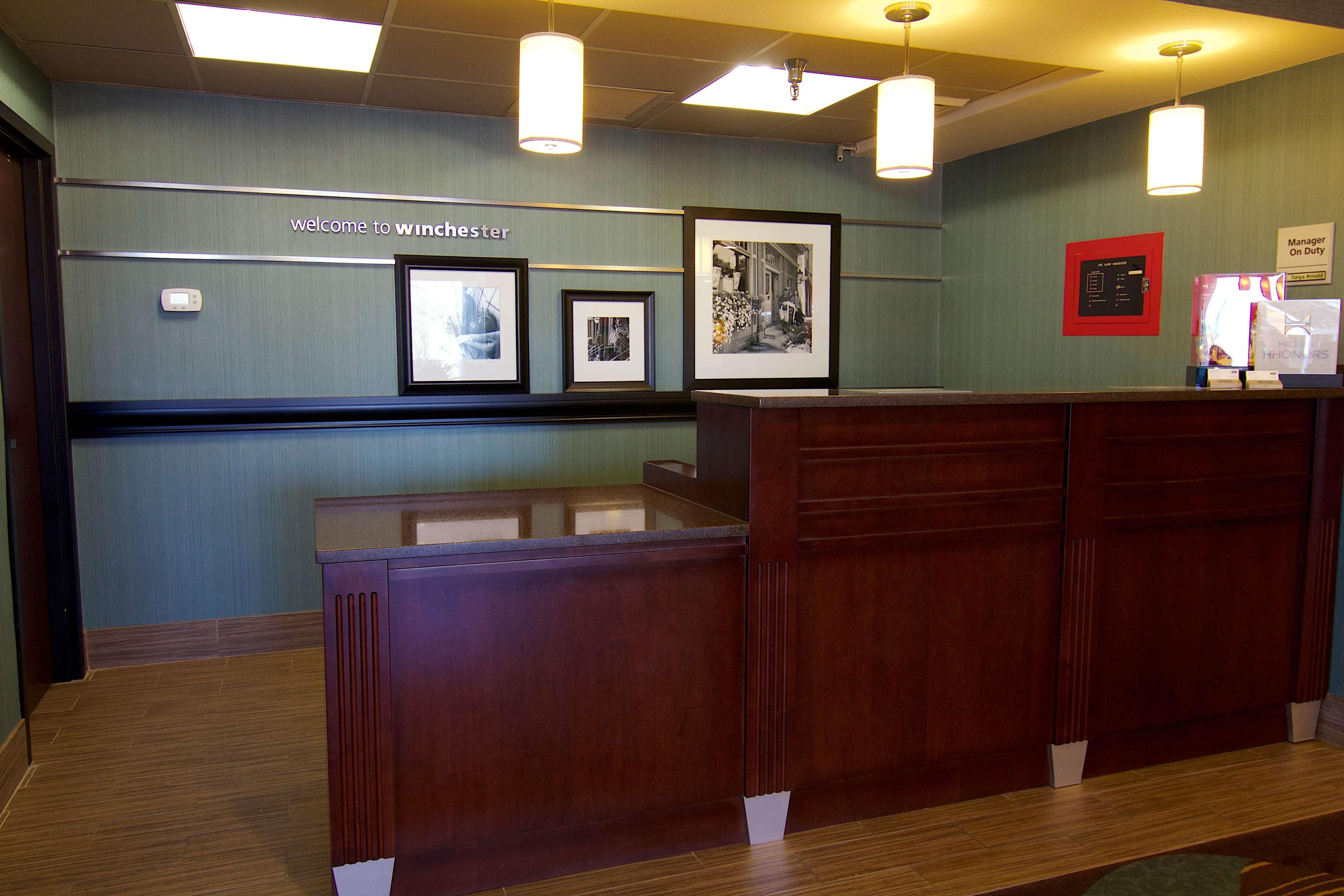 Hampton Inn Winchester-University/ Mall מראה חיצוני תמונה