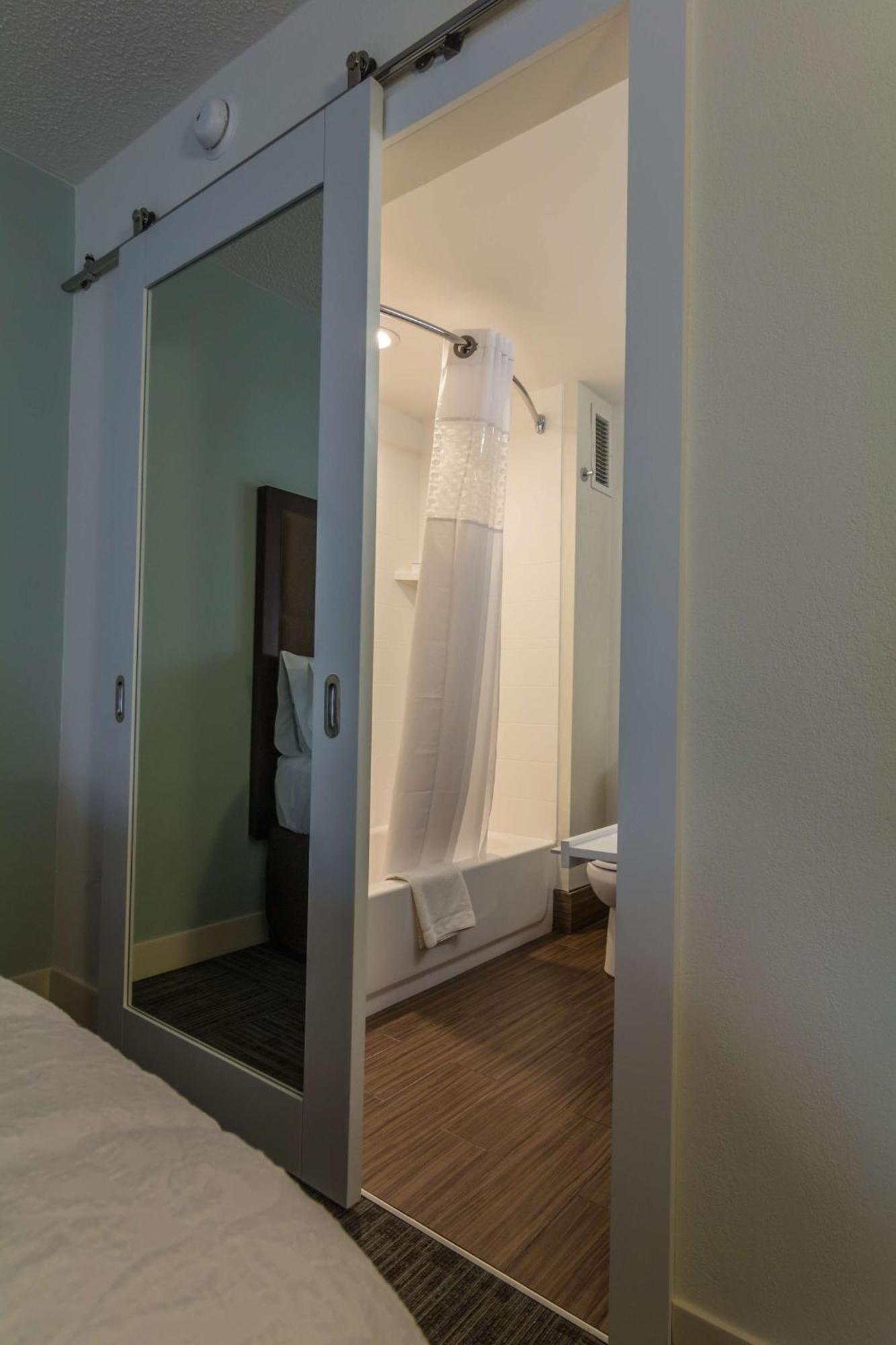 Hampton Inn Winchester-University/ Mall מראה חיצוני תמונה