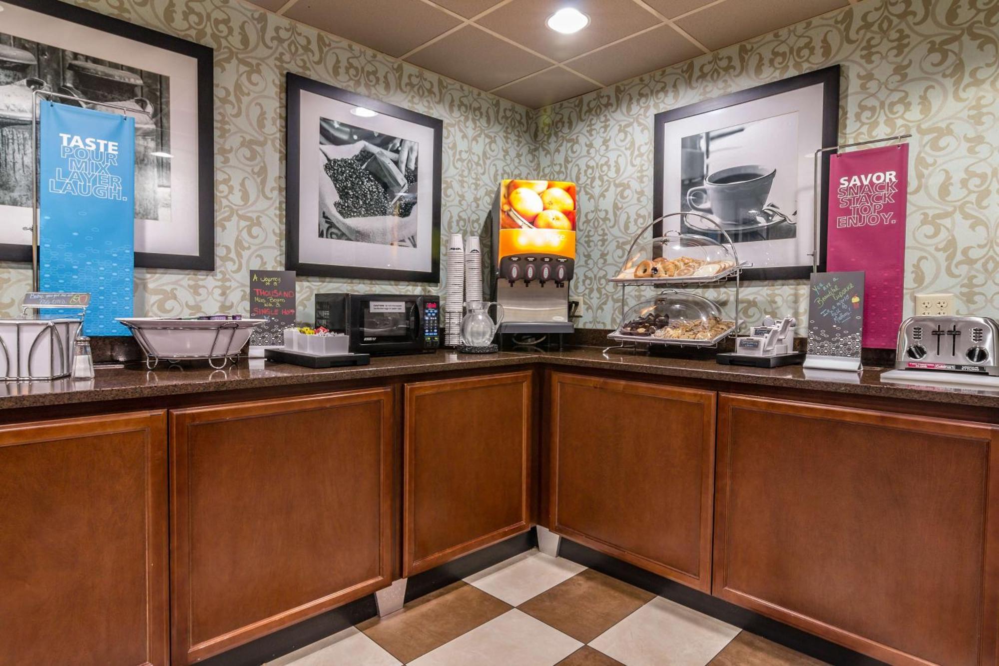 Hampton Inn Winchester-University/ Mall מראה חיצוני תמונה