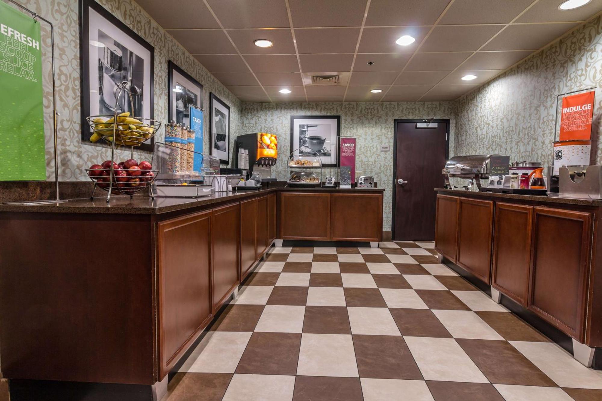 Hampton Inn Winchester-University/ Mall מראה חיצוני תמונה