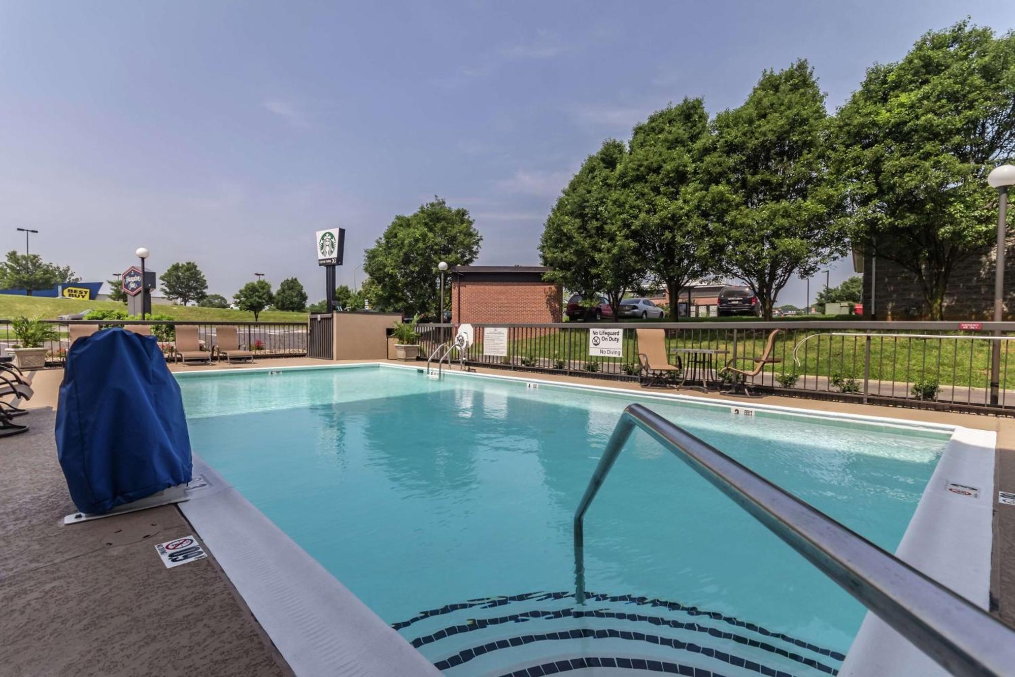 Hampton Inn Winchester-University/ Mall מראה חיצוני תמונה