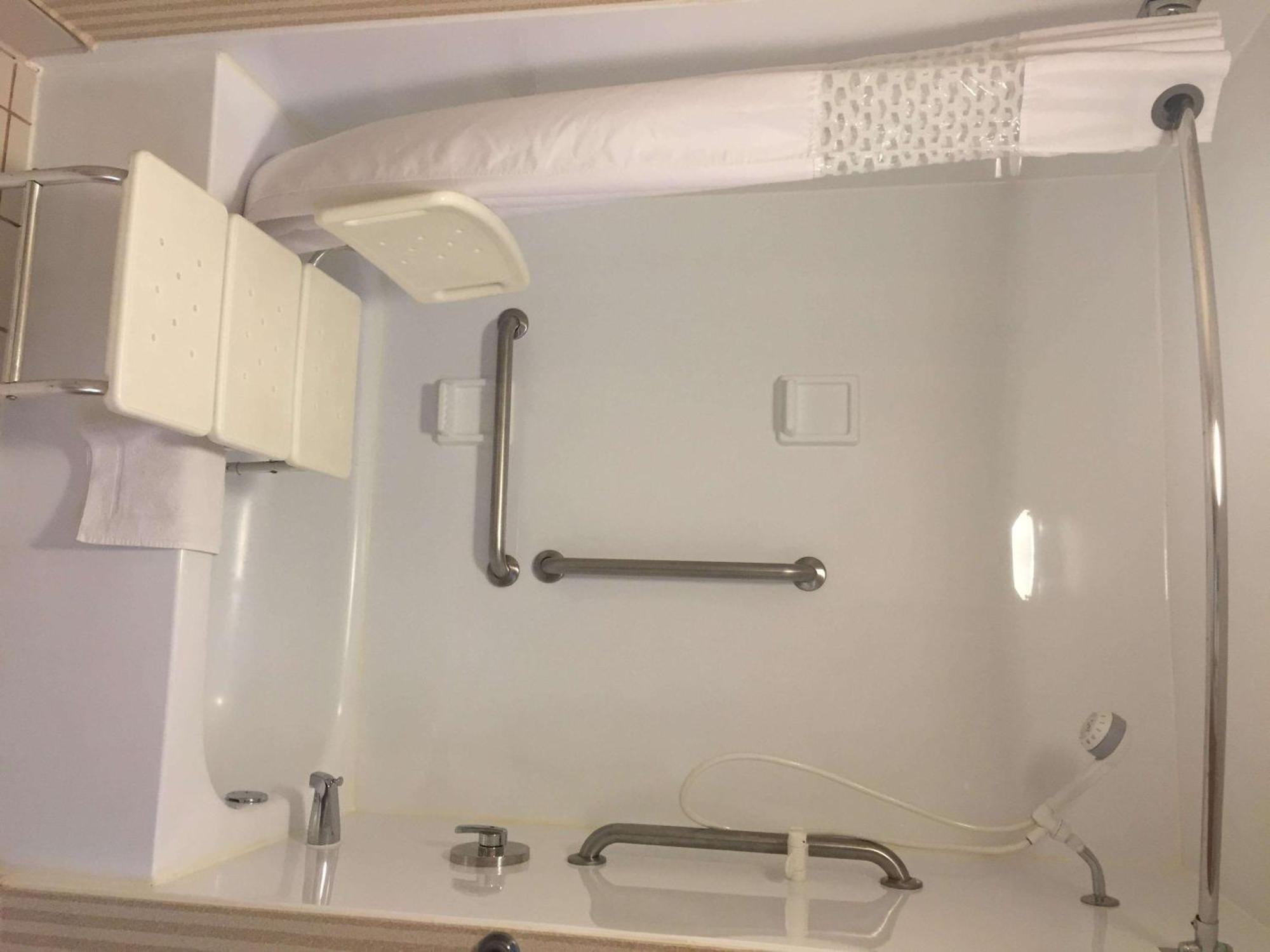 Hampton Inn Winchester-University/ Mall מראה חיצוני תמונה